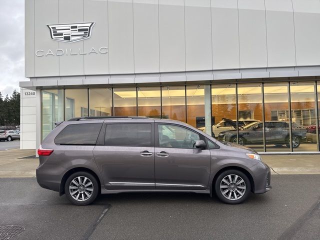 2020 Toyota Sienna XLE