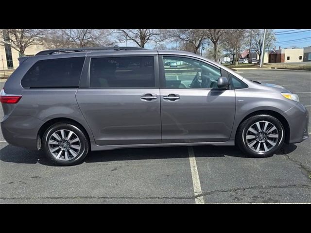 2020 Toyota Sienna XLE