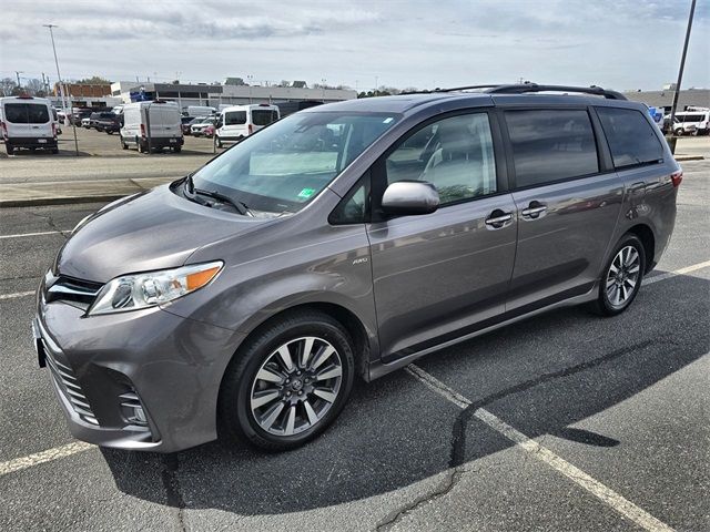 2020 Toyota Sienna XLE