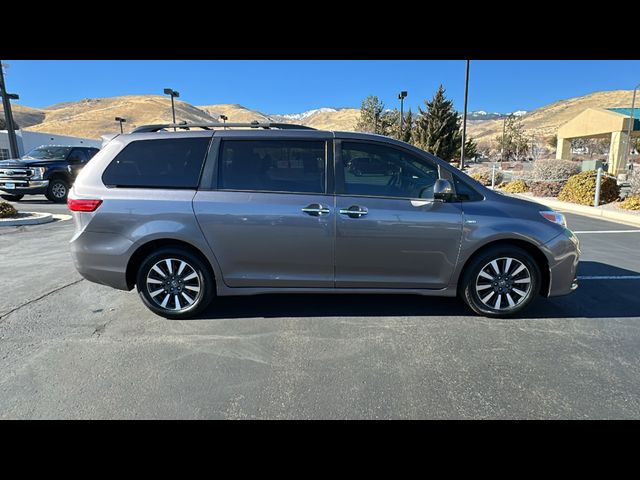 2020 Toyota Sienna XLE