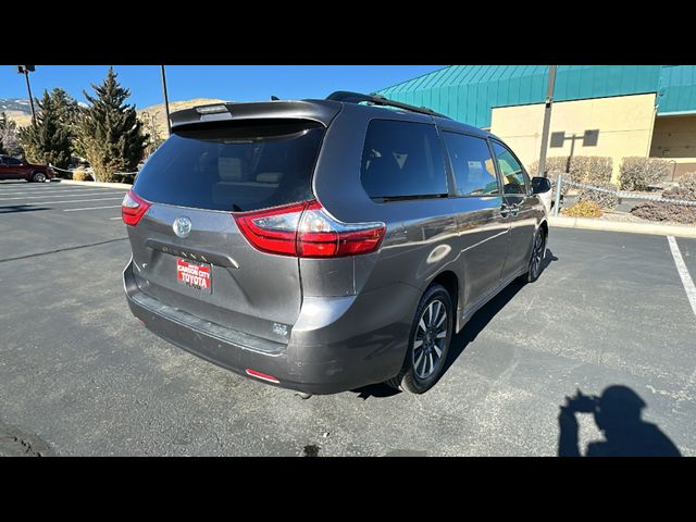 2020 Toyota Sienna XLE