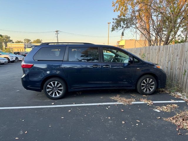 2020 Toyota Sienna XLE