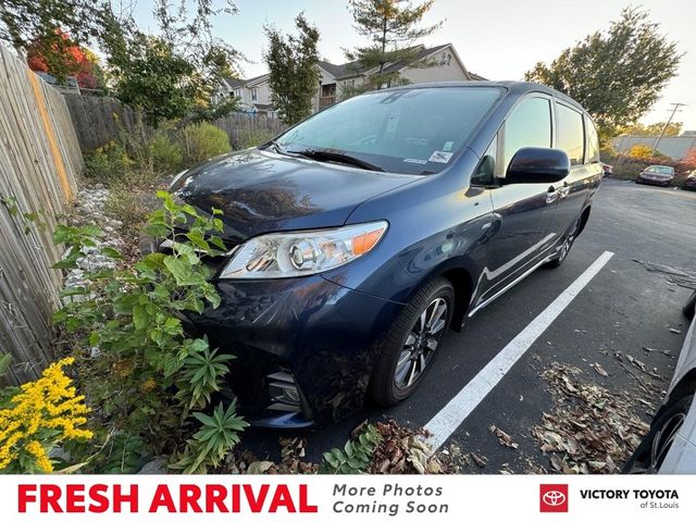 2020 Toyota Sienna 