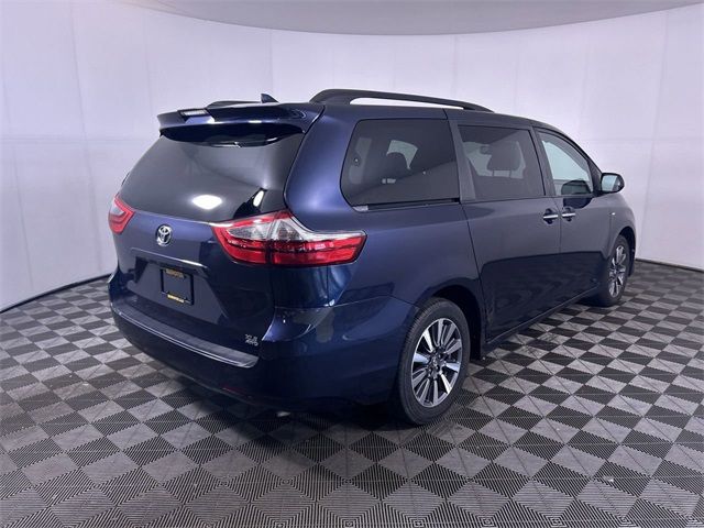 2020 Toyota Sienna XLE