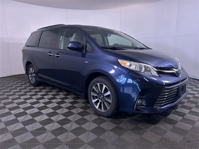 2020 Toyota Sienna XLE