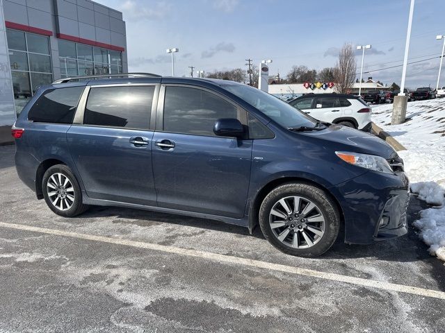 2020 Toyota Sienna XLE