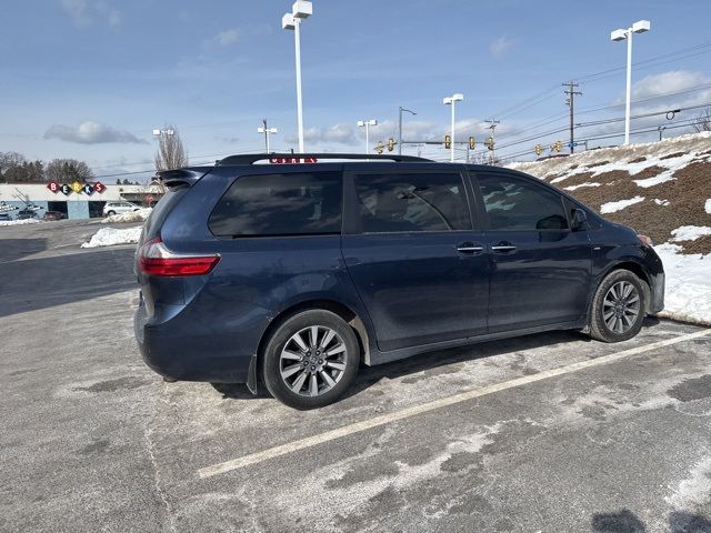 2020 Toyota Sienna XLE