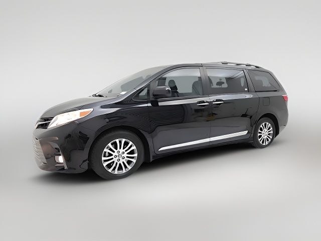 2020 Toyota Sienna XLE