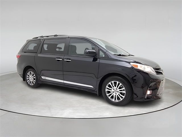 2020 Toyota Sienna XLE