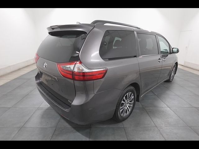 2020 Toyota Sienna XLE
