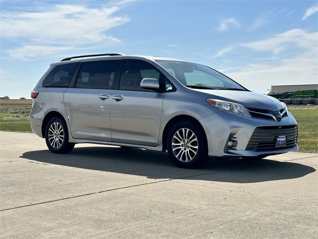 2020 Toyota Sienna XLE