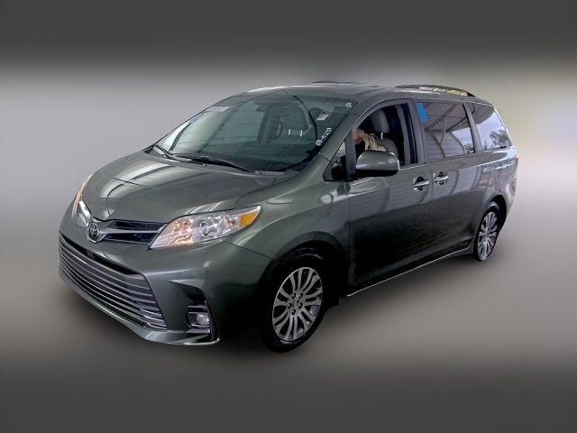 2020 Toyota Sienna XLE