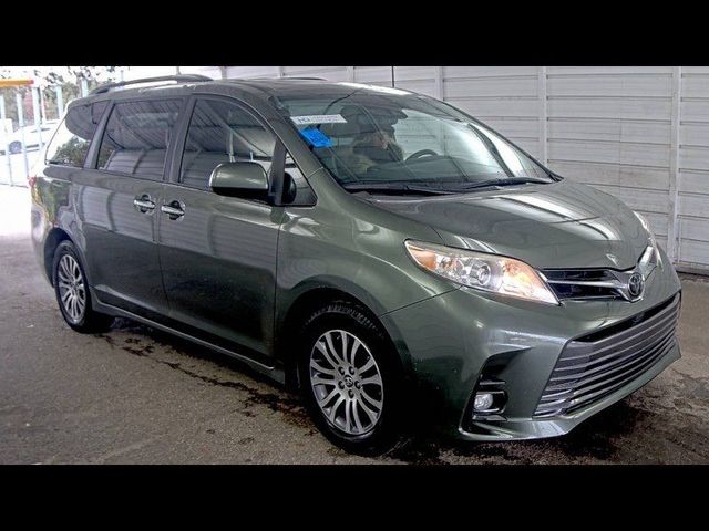 2020 Toyota Sienna XLE