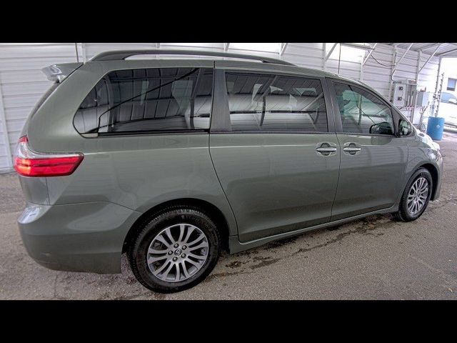 2020 Toyota Sienna XLE