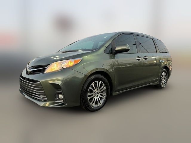 2020 Toyota Sienna XLE