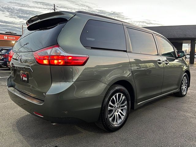 2020 Toyota Sienna XLE