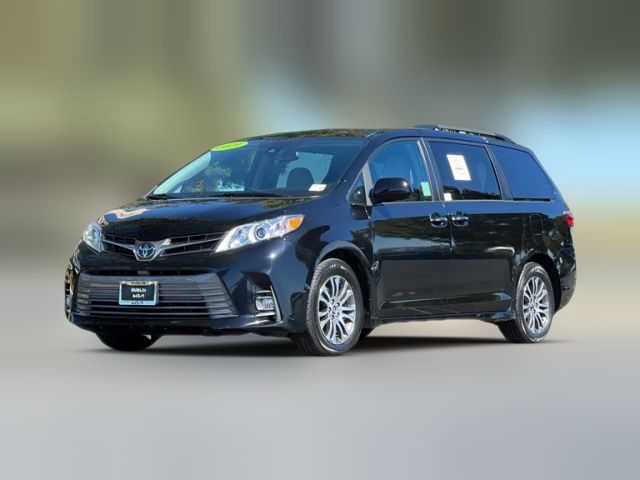 2020 Toyota Sienna XLE