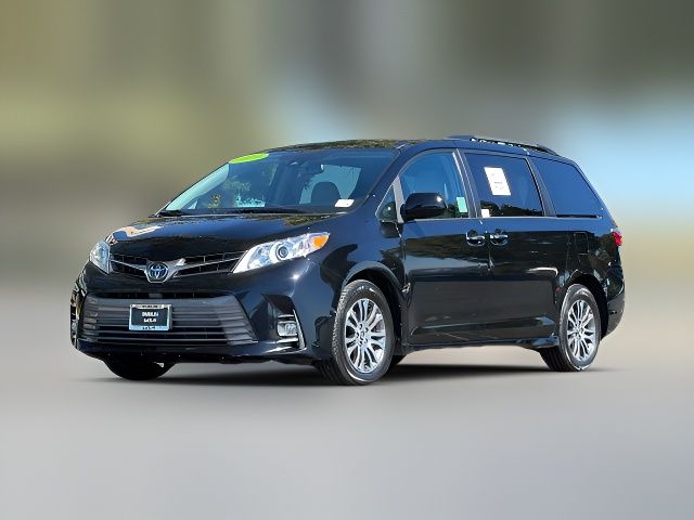 2020 Toyota Sienna XLE