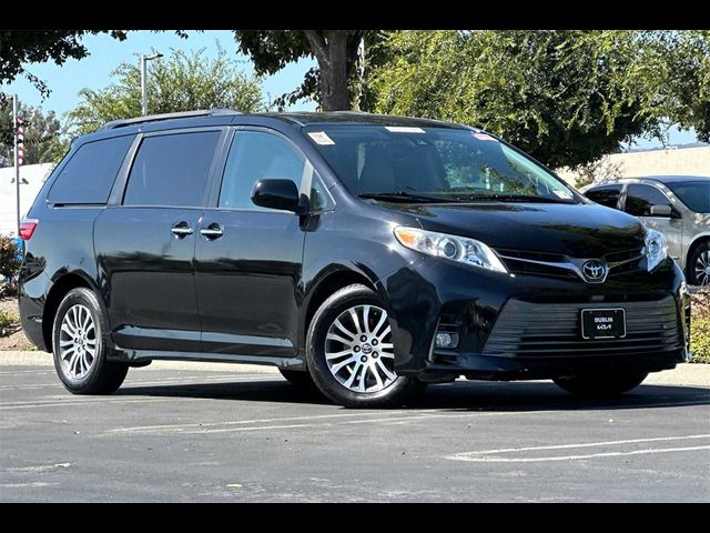 2020 Toyota Sienna XLE