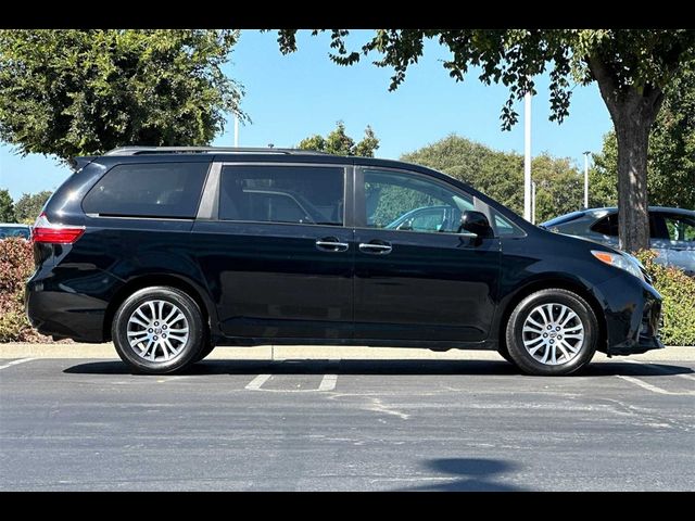 2020 Toyota Sienna XLE