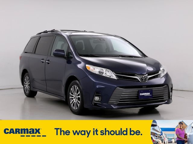 2020 Toyota Sienna XLE