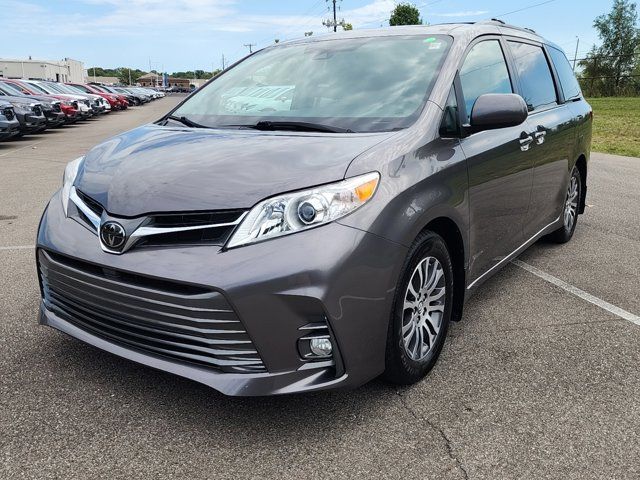 2020 Toyota Sienna XLE