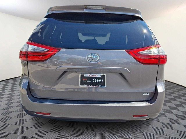 2020 Toyota Sienna XLE