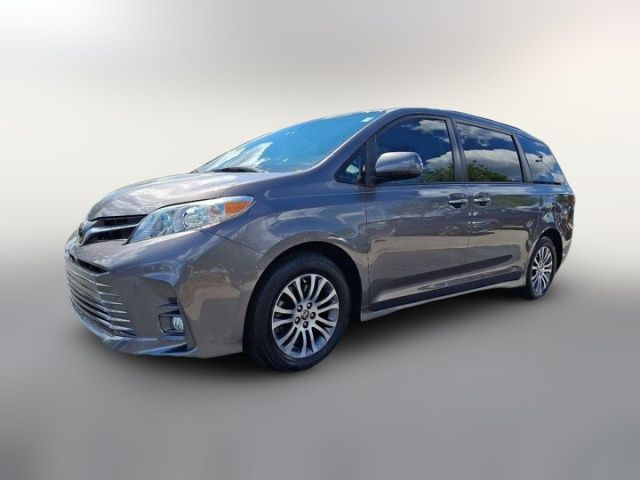 2020 Toyota Sienna XLE