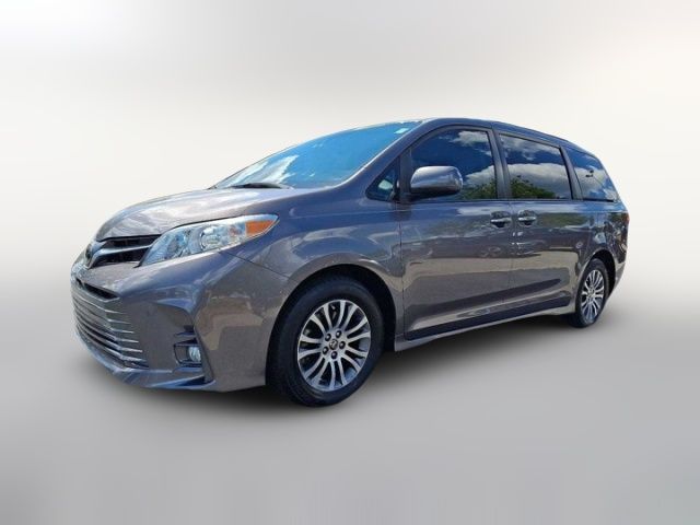 2020 Toyota Sienna XLE