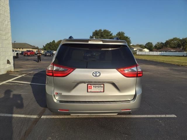 2020 Toyota Sienna XLE