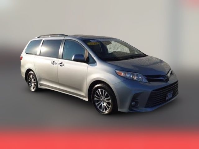 2020 Toyota Sienna XLE