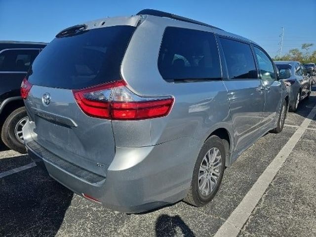 2020 Toyota Sienna XLE Auto Access Seat