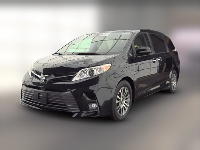 2020 Toyota Sienna XLE