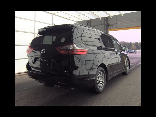 2020 Toyota Sienna XLE