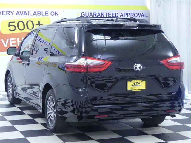 2020 Toyota Sienna XLE