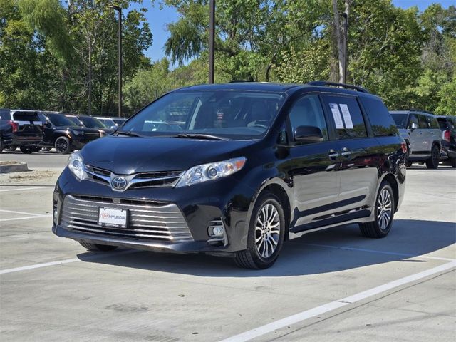 2020 Toyota Sienna XLE