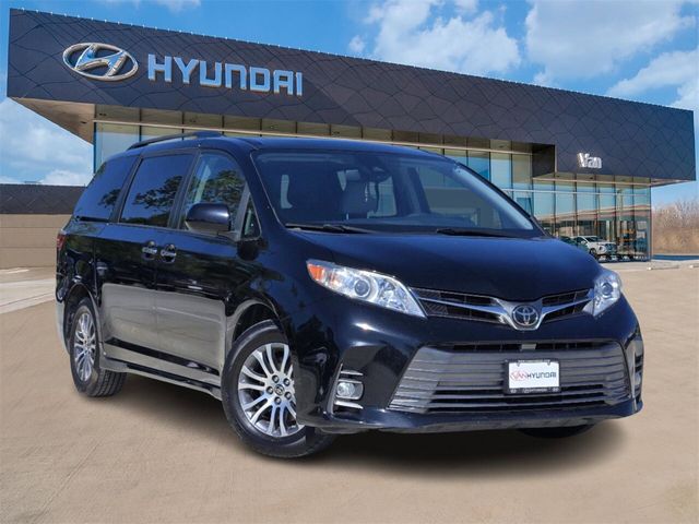 2020 Toyota Sienna XLE