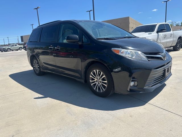 2020 Toyota Sienna XLE