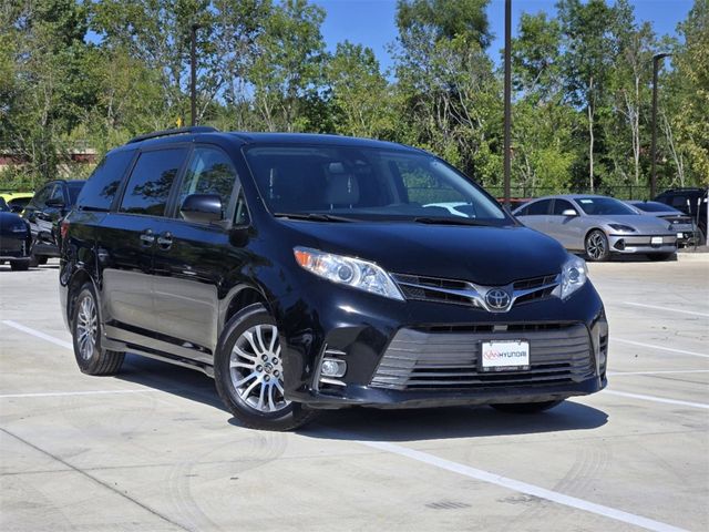 2020 Toyota Sienna XLE