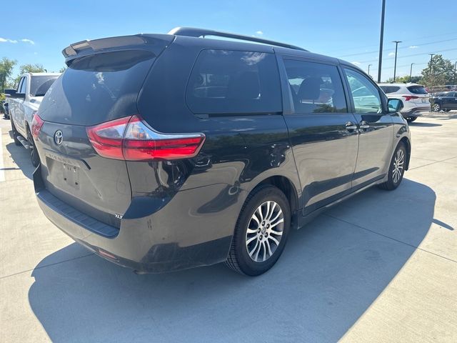 2020 Toyota Sienna XLE