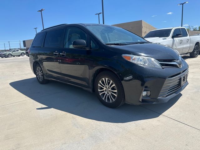 2020 Toyota Sienna XLE