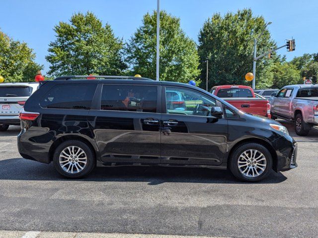 2020 Toyota Sienna XLE