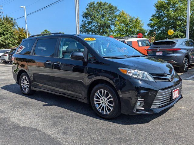 2020 Toyota Sienna XLE