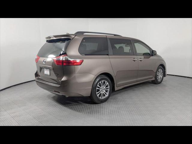 2020 Toyota Sienna XLE