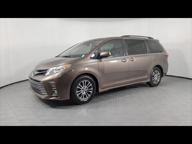 2020 Toyota Sienna XLE