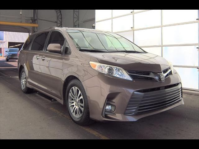 2020 Toyota Sienna XLE