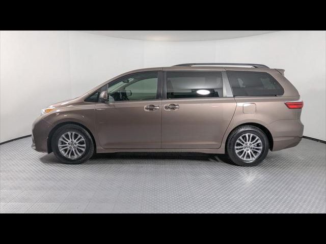 2020 Toyota Sienna XLE