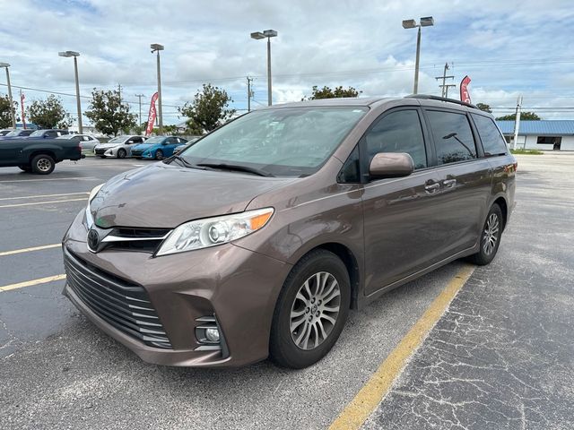 2020 Toyota Sienna XLE