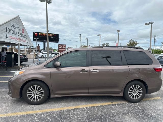 2020 Toyota Sienna XLE