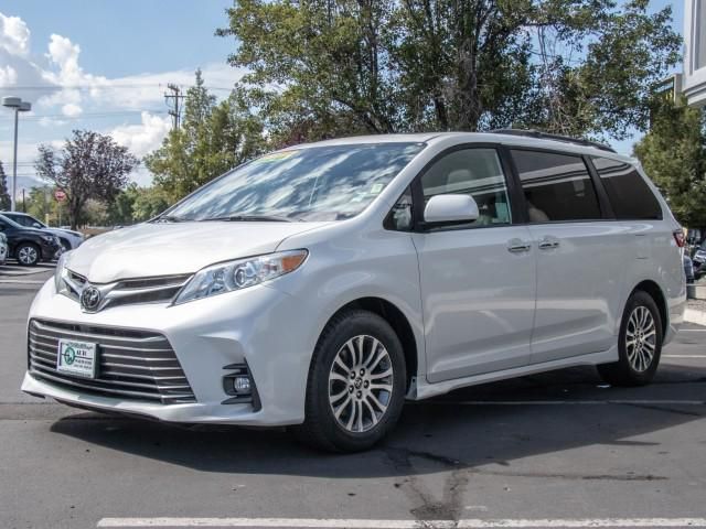 2020 Toyota Sienna XLE Auto Access Seat